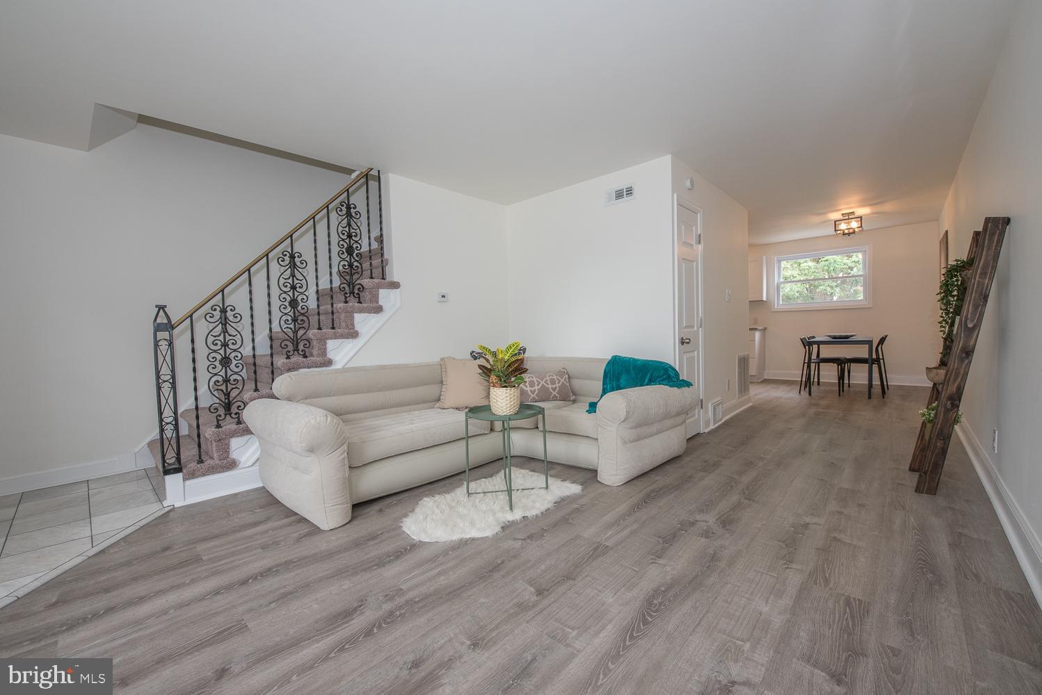 713 Bennington Road Folcroft, PA 19032 - Photo 2 of 25 Living Room
