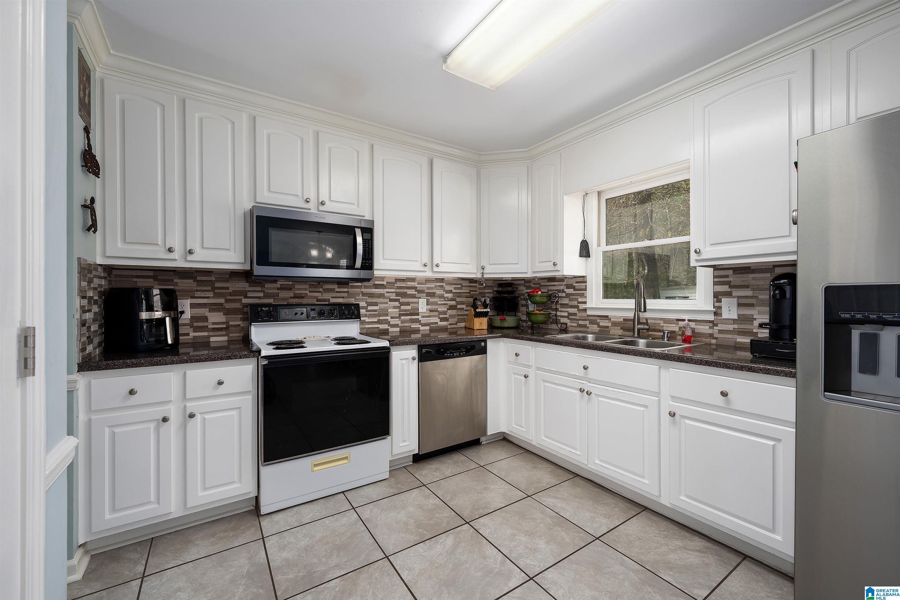 256 Milgray Lane Calera, AL 35040 - Photo 11 of 33