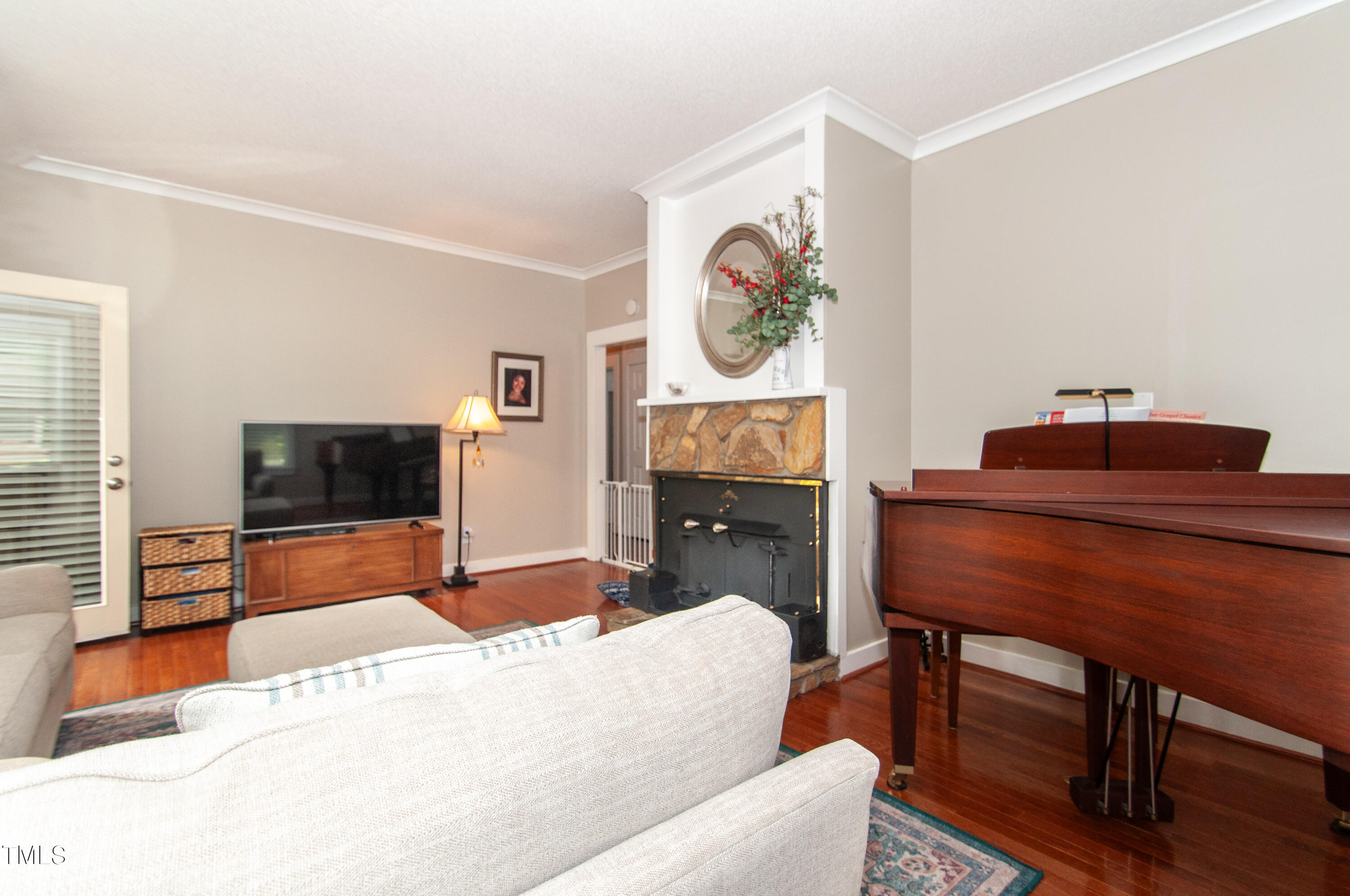 6044 Sentinel Drive Raleigh, NC 27609 - Photo 5 of 32 Living room (3)