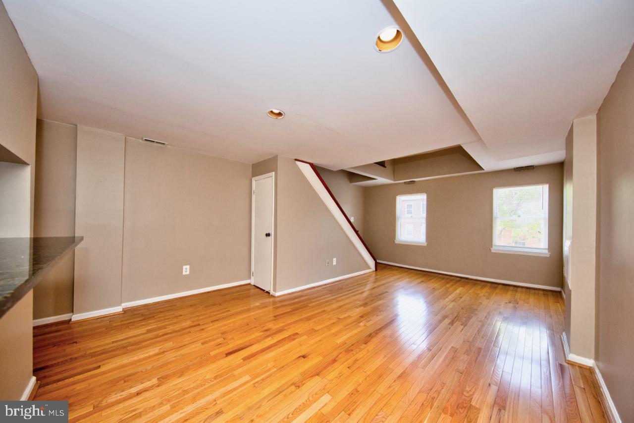 32 West Montgomery Street, Unit R4 Baltimore, MD 21230 - Photo 12 of 25 Spacious Living room-dining room combo