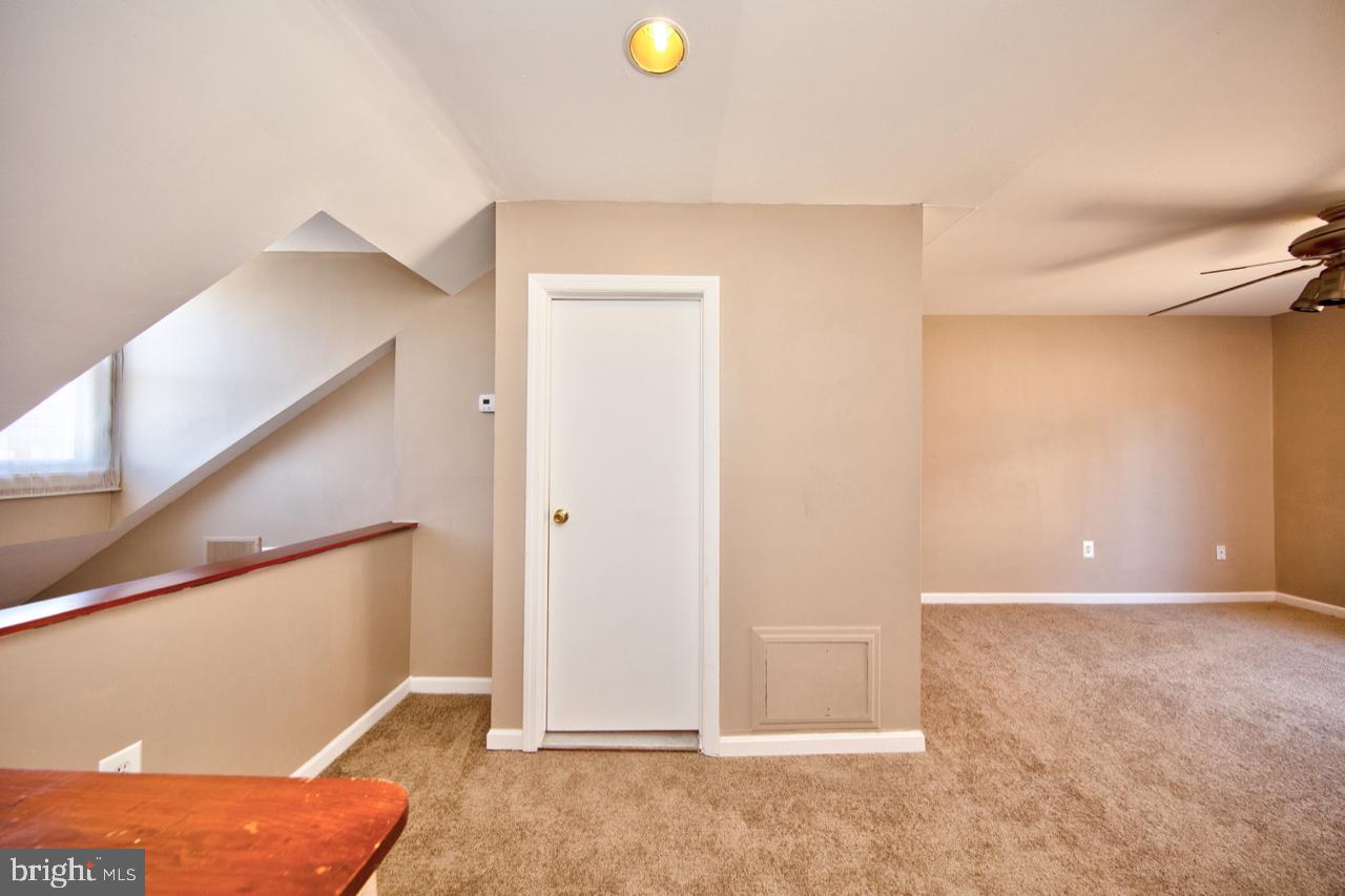 32 West Montgomery Street, Unit R4 Baltimore, MD 21230 - Photo 19 of 25 Spacious master bedroom