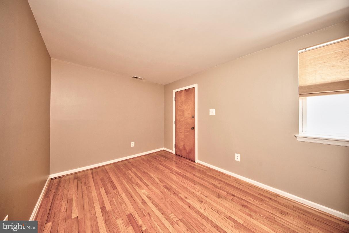 32 West Montgomery Street, Unit R4 Baltimore, MD 21230 - Photo 4 of 25 Hardwood floors throughout main level