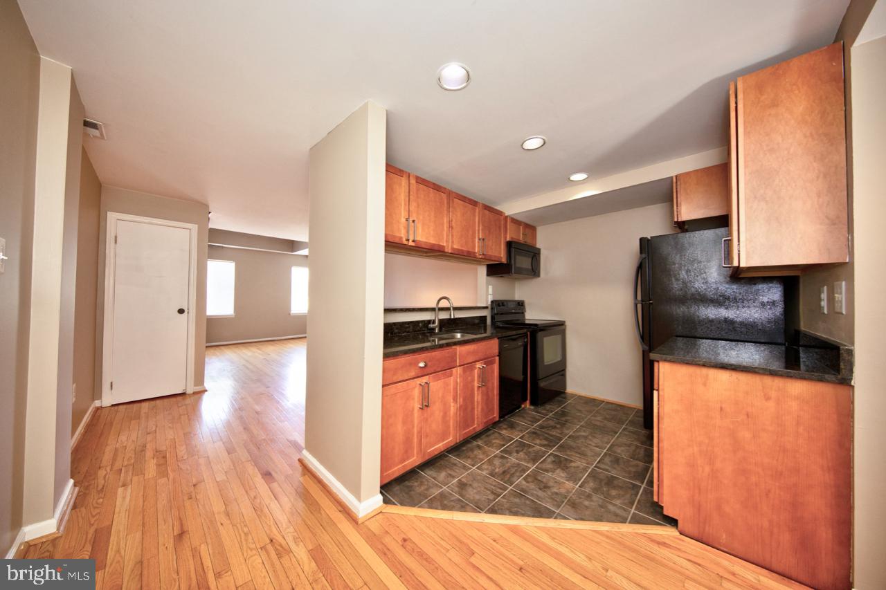 32 West Montgomery Street, Unit R4 Baltimore, MD 21230 - Photo 6 of 25 Gourmet galley kitchen