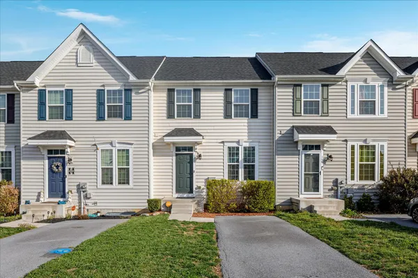 $289,000 | 195 Ontario Drive, Falling Waters, WV 25419