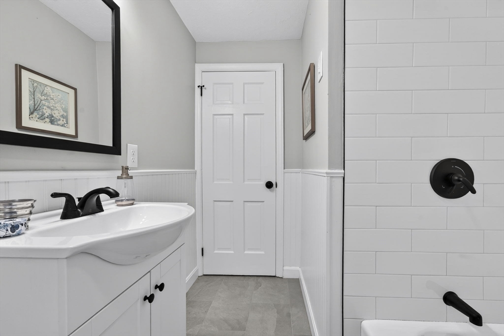 46 North Common Road Westminster, MA 01473 - Photo 14 of 42