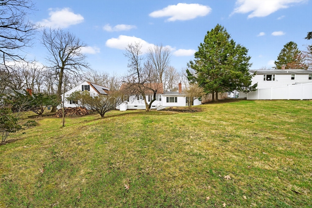 46 North Common Road Westminster, MA 01473 - Photo 2 of 42