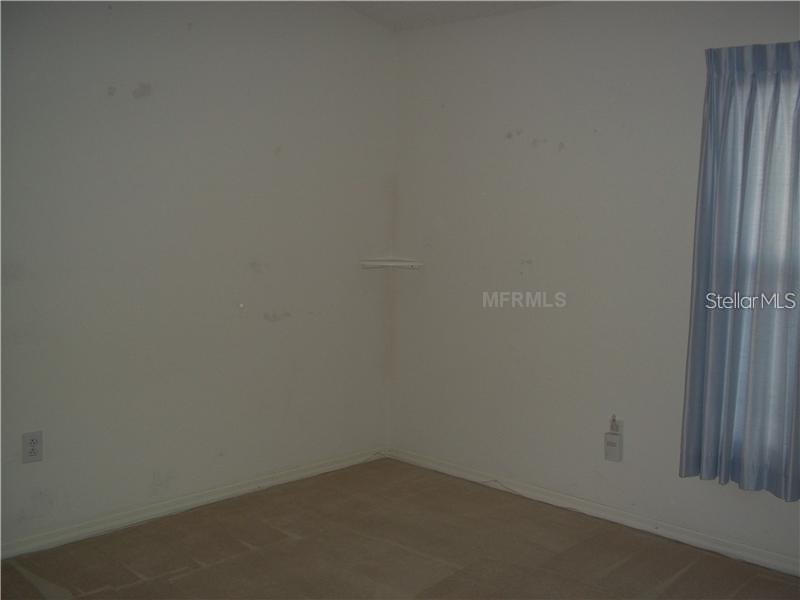 2464 Nantucket Harbor Loop, Unit 96 Sun City Center, FL 33573 - Photo 10 of 19 a room that has a window in it