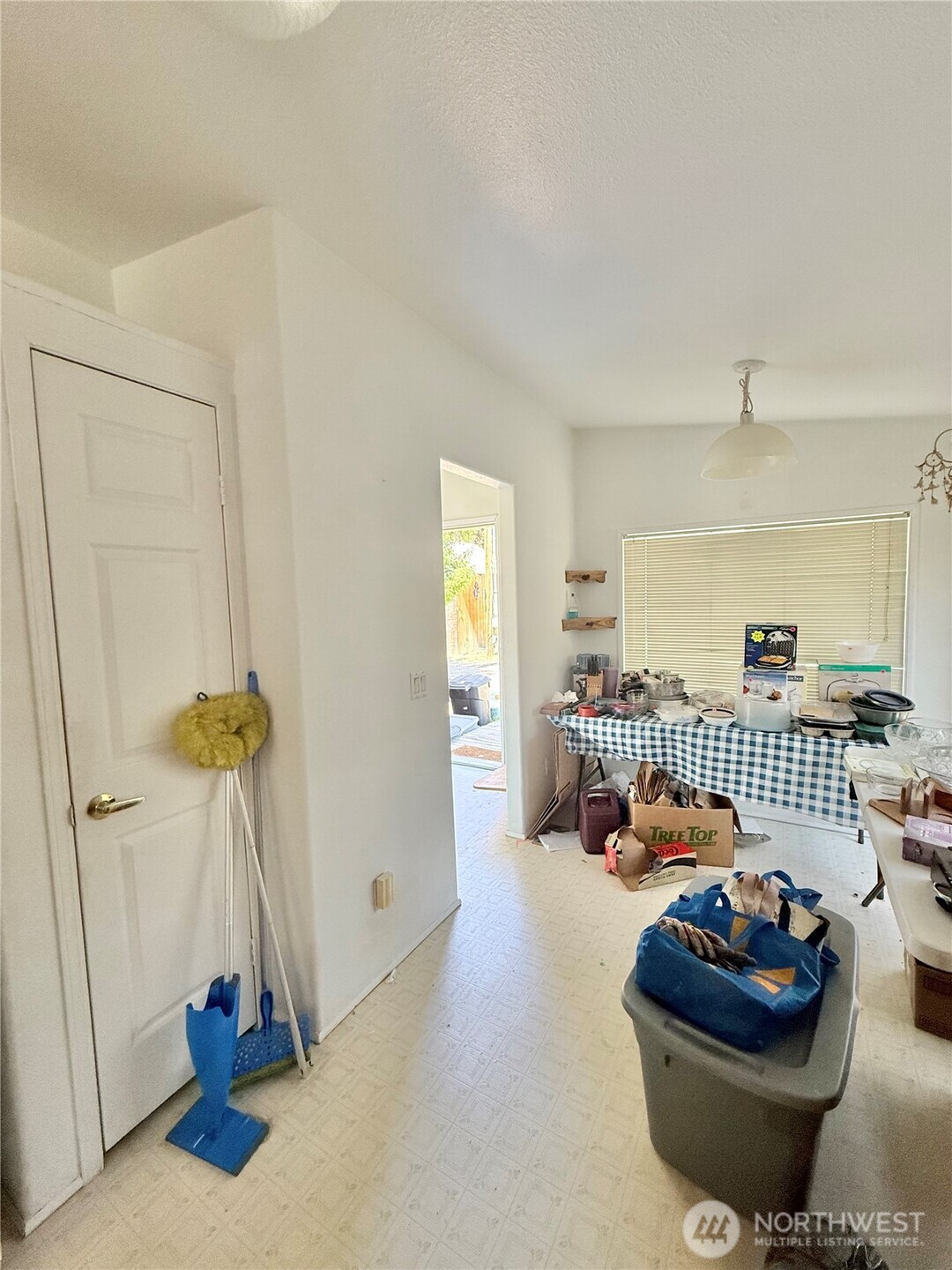 84 Weatherstone Road Omak, WA 98841 - Photo 6 of 17 a bedroom with furniture and a window