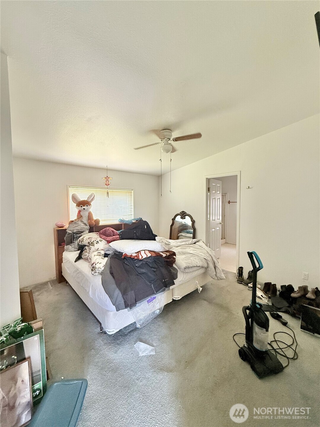 84 Weatherstone Road Omak, WA 98841 - Photo 10 of 17 a bedroom with furniture and a couch