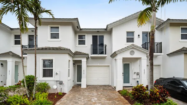 $3,600 | 6919 Pines Circle, Coconut Creek, FL 33073
