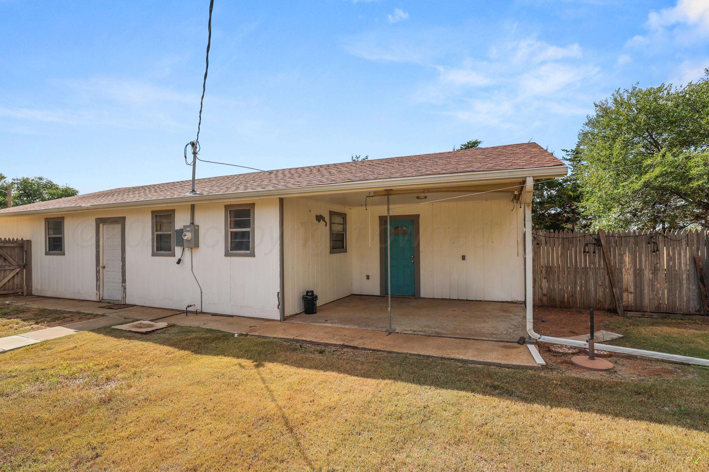 7682 Back Acres Road Amarillo, TX 79119 - Photo 19 of 27 a house entrance