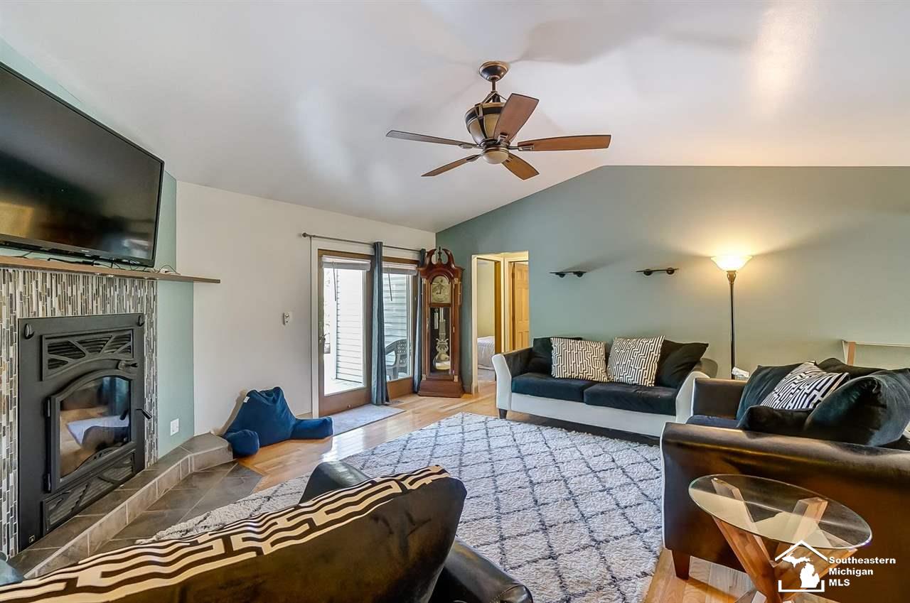 13232 Rosedale Boulevard Carleton, MI 48117 - Photo 11 of 42 50080707-10.JPG
