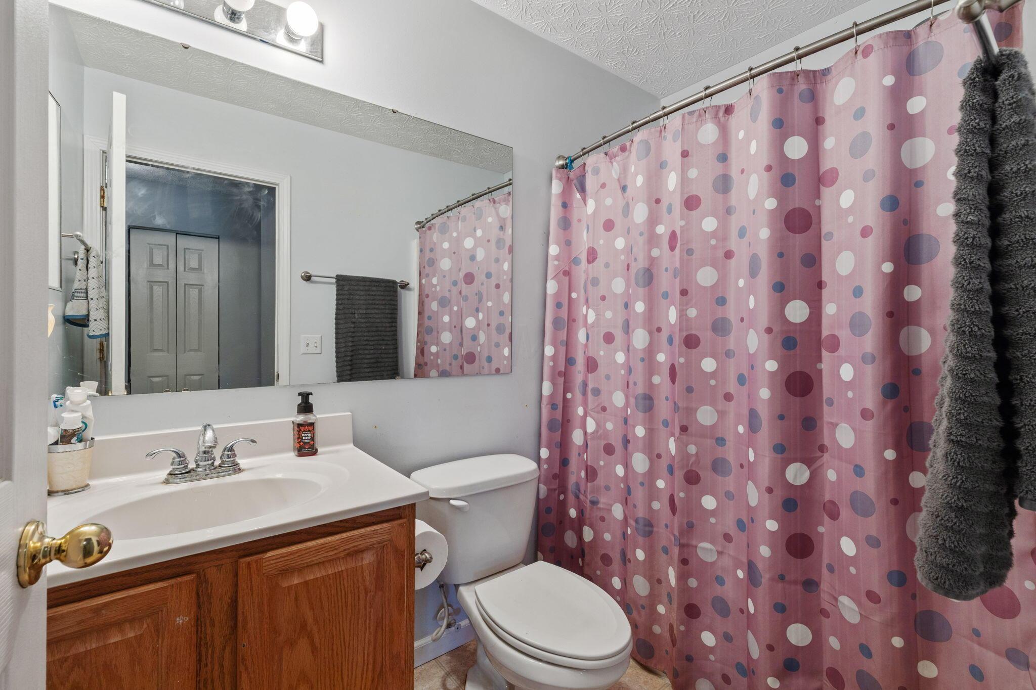 2574 Ridgeway Avenue Lancaster, OH 43130 - Photo 23 of 39 1st FL Full Bath - 2574 Ridgeway Avenue, Lancaster, OH 43130