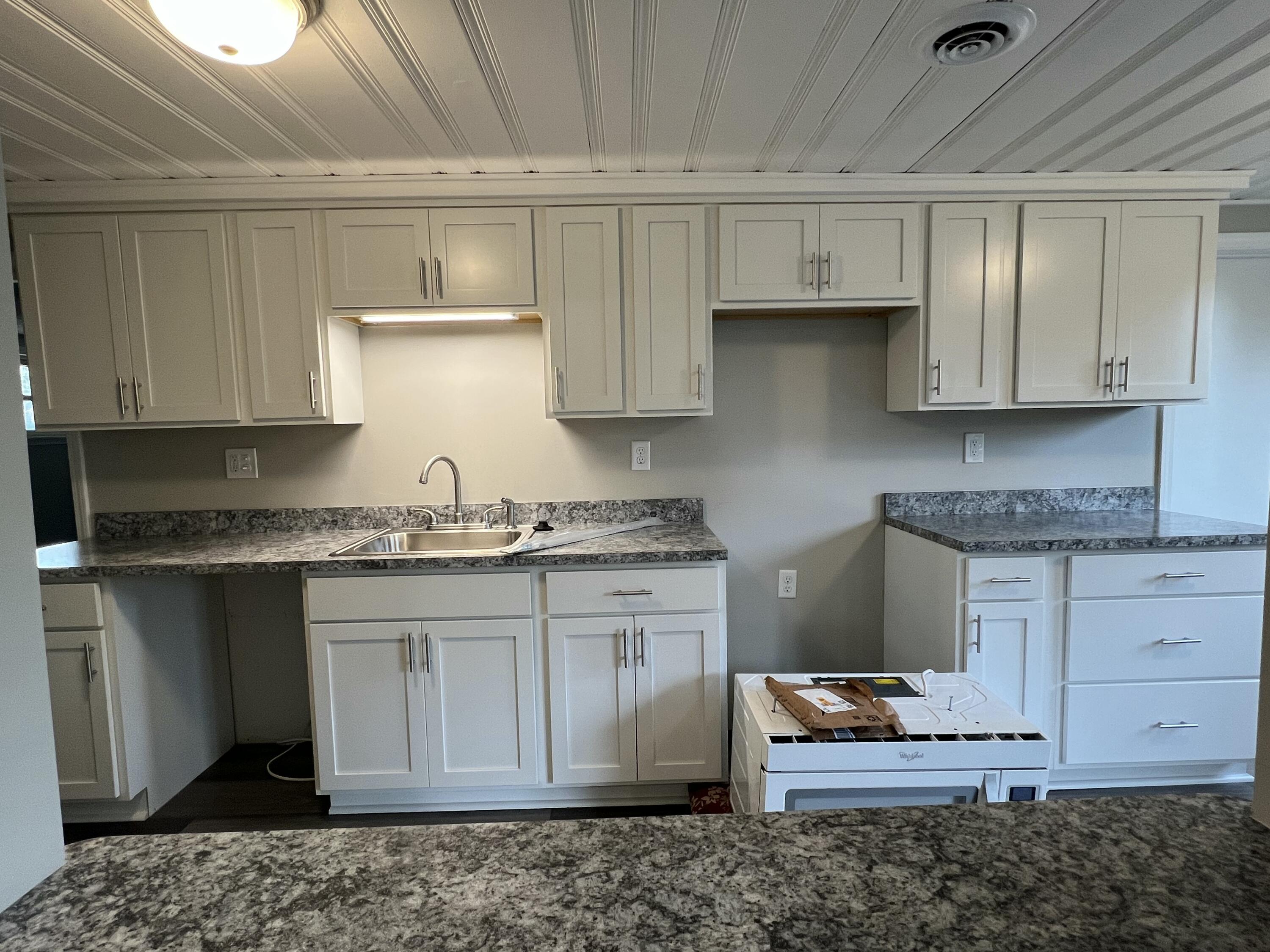 11019 Engleman Road Warren, MI 48089 - Photo 8 of 28 Kitchen