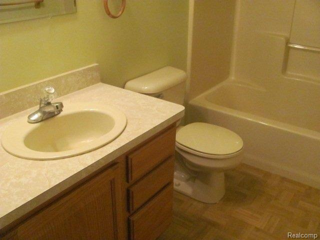 4999 Quain Road Emmett, MI 48022 - Photo 9 of 12 14bath2.jpg
