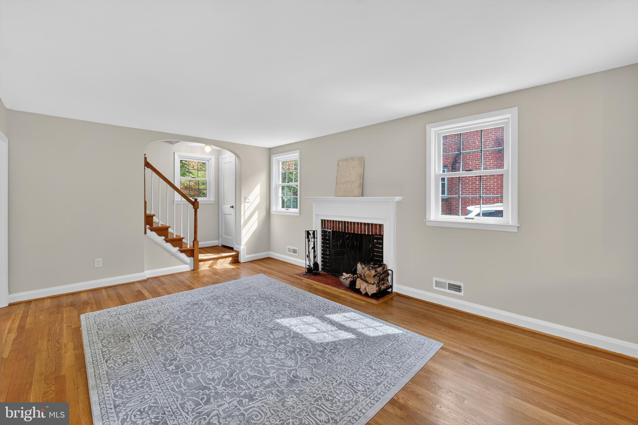 29 Dungarrie Road Baltimore, MD 21228 - Photo 3 of 43 Living room