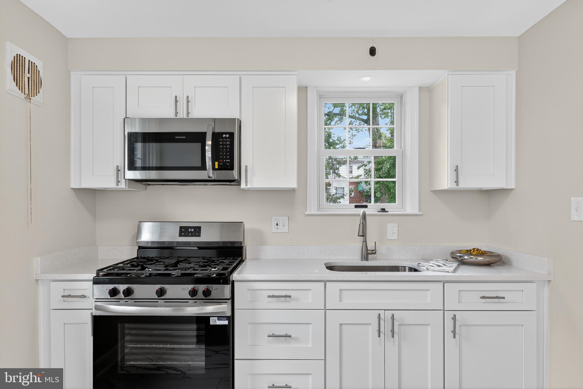 29 Dungarrie Road Baltimore, MD 21228 - Photo 4 of 43 Brand new kitchen