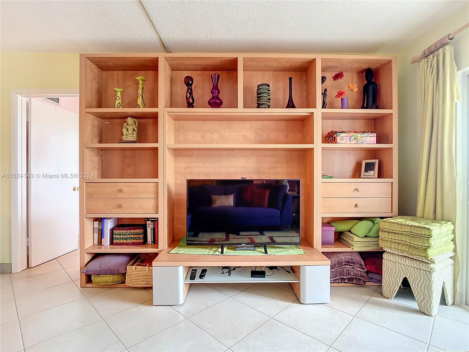 320 South Surf Road, Unit 506 Hollywood, FL 33019 - Photo 22 of 36 a living room with furniture and a fireplace
