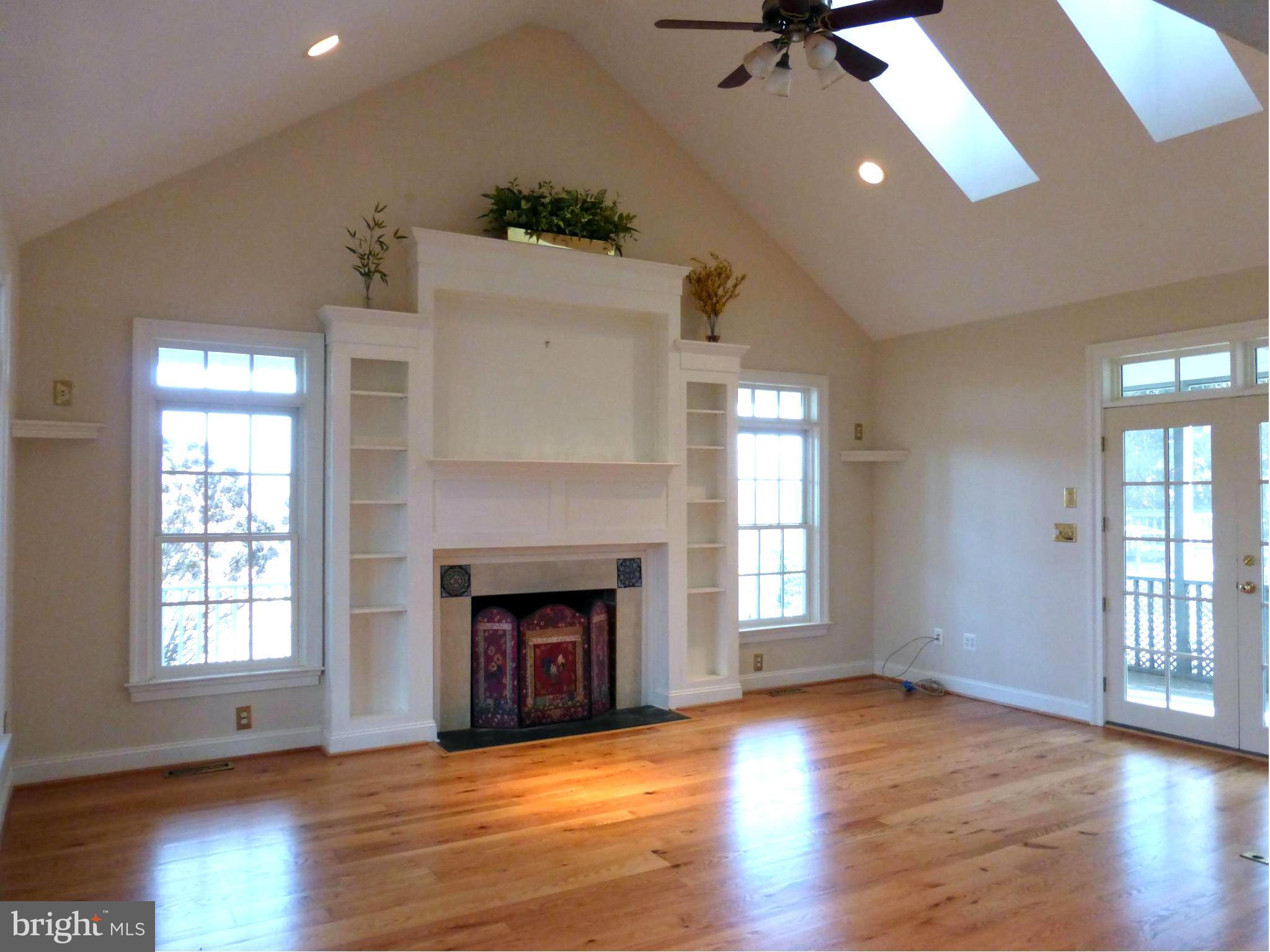 20560 Furr Road Round Hill, VA 20141 - Photo 5 of 27 Community