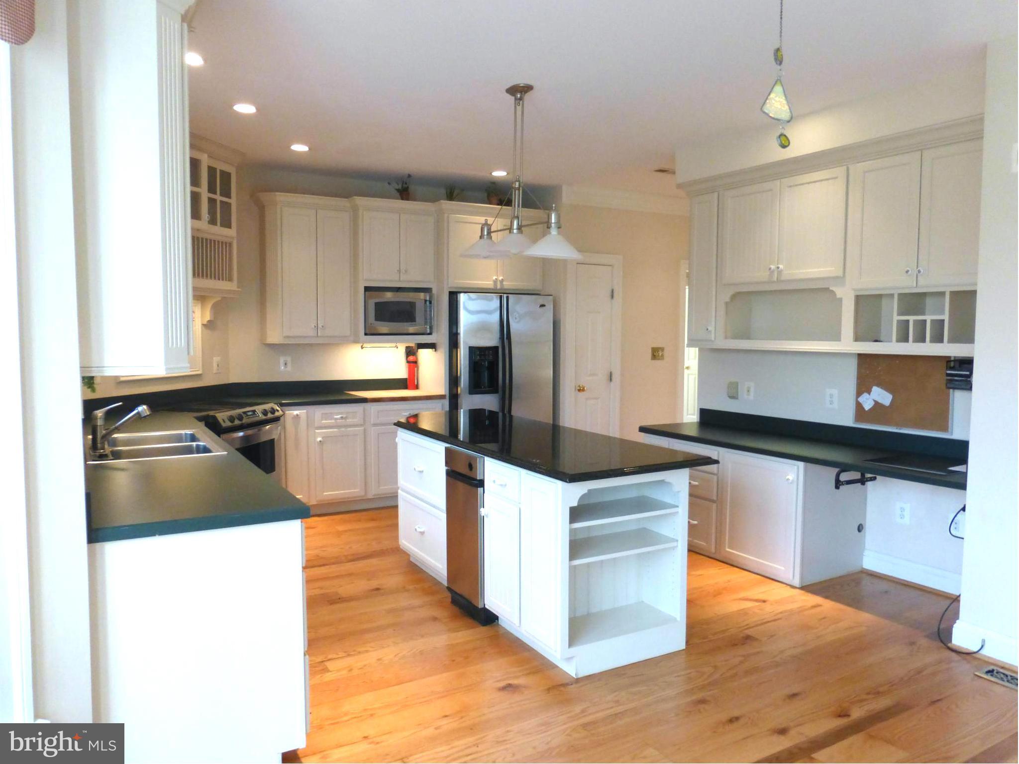 20560 Furr Road Round Hill, VA 20141 - Photo 6 of 27 Kitchen