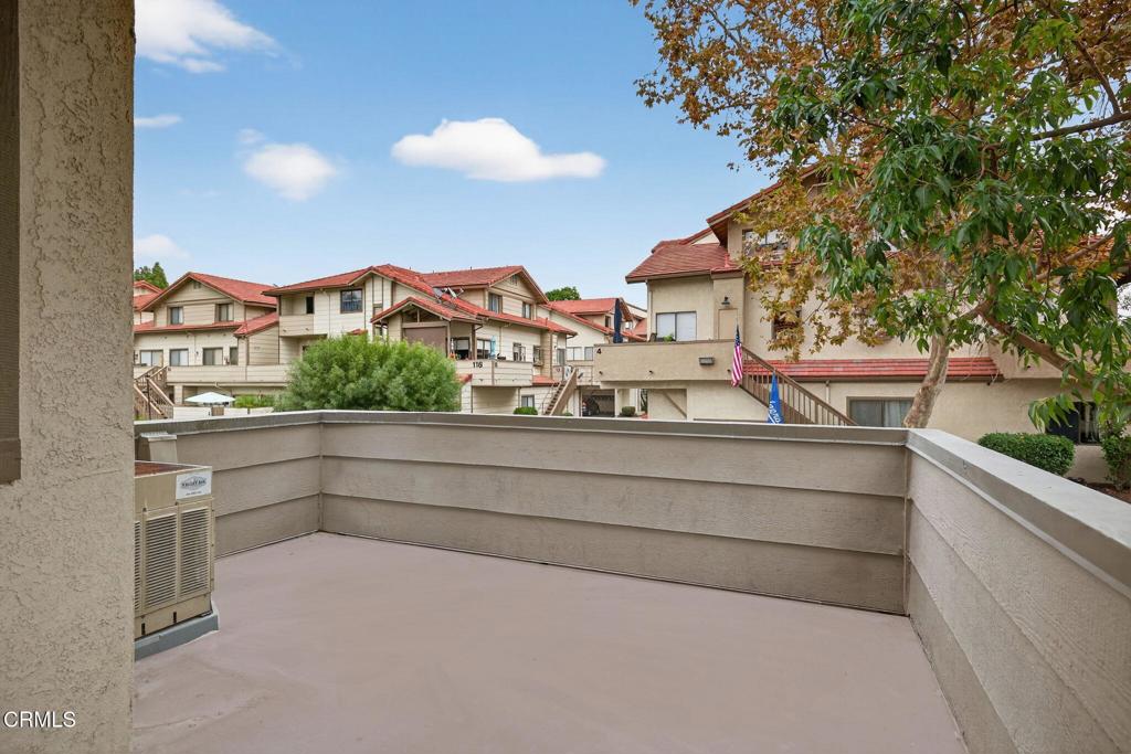 146 Maegan Place, Unit 9 Thousand Oaks, CA 91362 - Photo 3 of 33