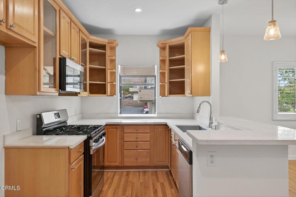 146 Maegan Place, Unit 9 Thousand Oaks, CA 91362 - Photo 6 of 33