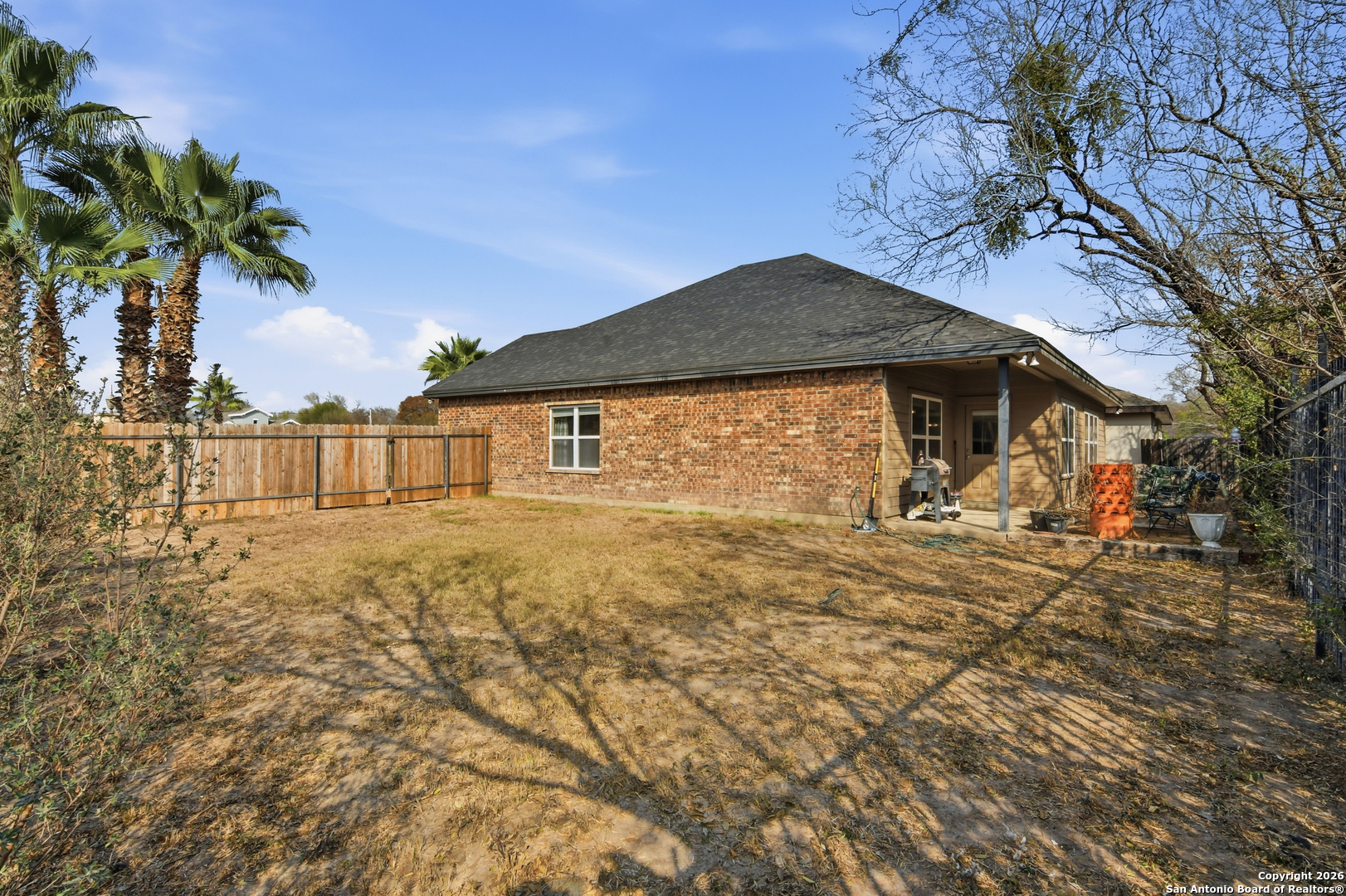 101 Sutton Place Uvalde, TX 78801 - Photo 34 of 36 a front view of a house with garden