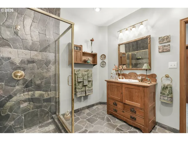 $1,900,000 | 309 Granite Street, Ashland, OR 97520