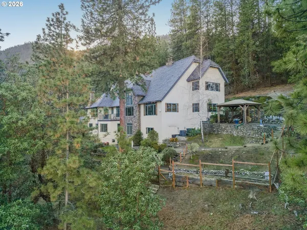 $1,900,000 | 309 Granite Street, Ashland, OR 97520