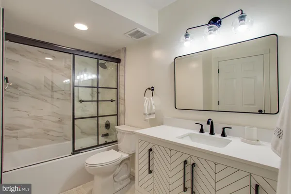 $3,000 | 203 Yoakum Parkway, Unit 1217, Alexandria, VA 22304