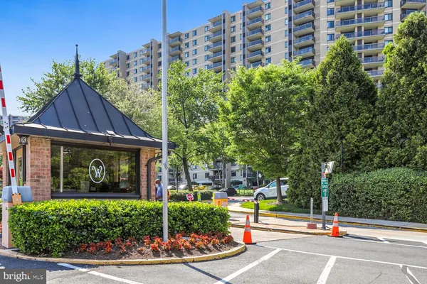 $3,000 | 203 Yoakum Parkway, Unit 1217, Alexandria, VA 22304