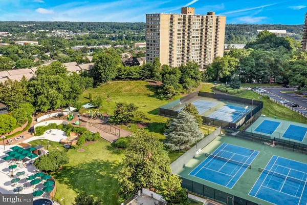 $3,000 | 203 Yoakum Parkway, Unit 1217, Alexandria, VA 22304