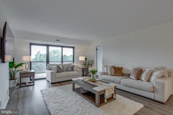 $3,000 | 203 Yoakum Parkway, Unit 1217, Alexandria, VA 22304