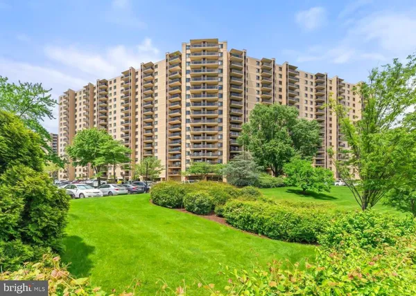 $3,000 | 203 Yoakum Parkway, Unit 1217, Alexandria, VA 22304