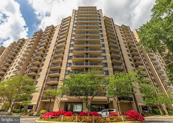 $3,000 | 203 Yoakum Parkway, Unit 1217, Alexandria, VA 22304