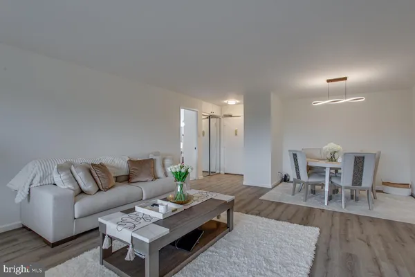 $3,000 | 203 Yoakum Parkway, Unit 1217, Alexandria, VA 22304