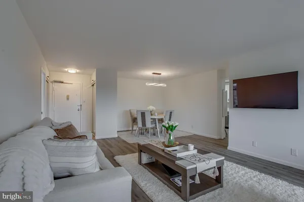 $3,000 | 203 Yoakum Parkway, Unit 1217, Alexandria, VA 22304