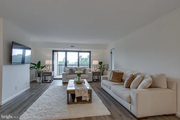 $3,000 | 203 Yoakum Parkway, Unit 1217, Alexandria, VA 22304