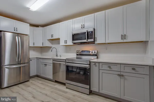 $3,000 | 203 Yoakum Parkway, Unit 1217, Alexandria, VA 22304