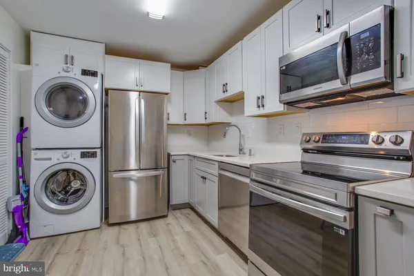 $3,000 | 203 Yoakum Parkway, Unit 1217, Alexandria, VA 22304