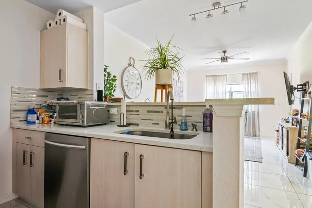 $2,250 | 1803 North Flagler Drive, Unit 115, West Palm Beach, FL 33407