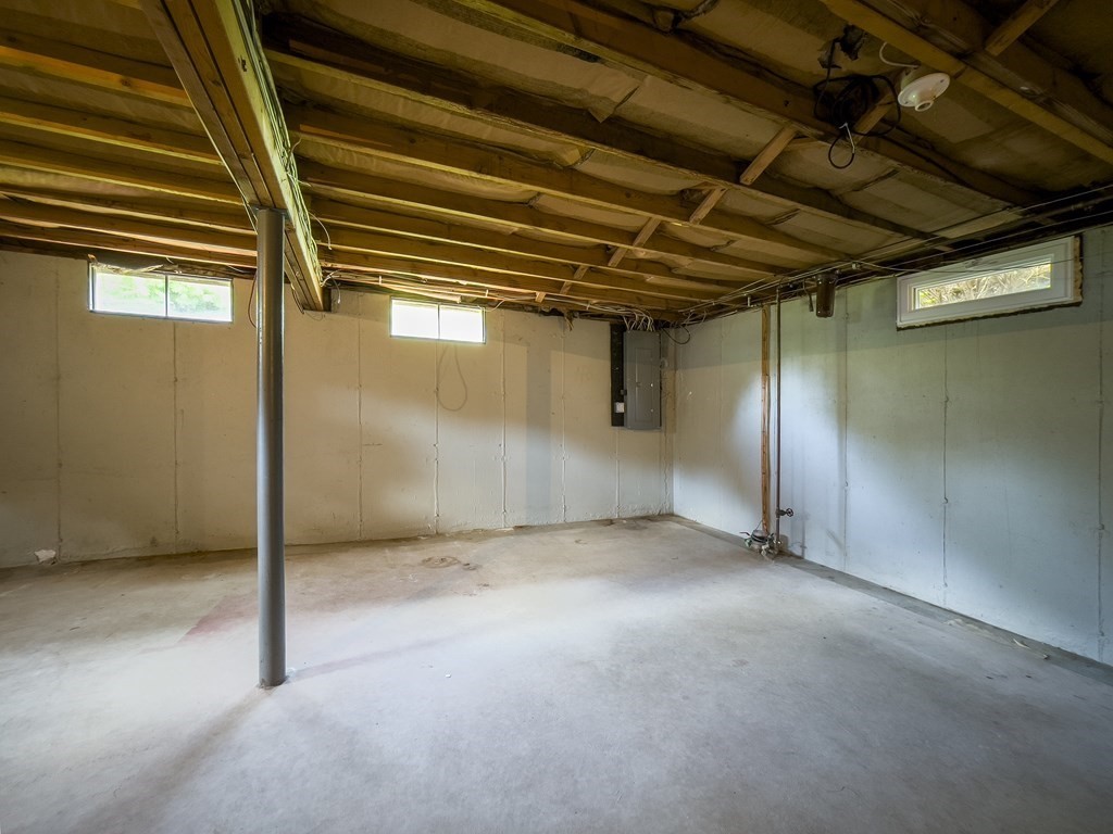 1206 Burnett Road Chicopee, MA 01020 - Photo 18 of 26 Gallery Image 18