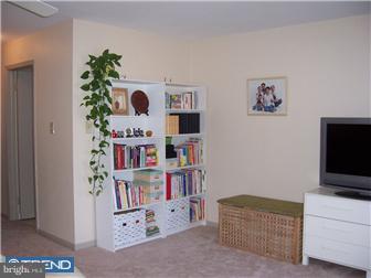 261 Elm Street Reading, PA 19606 - Photo 2 of 12 Living Room