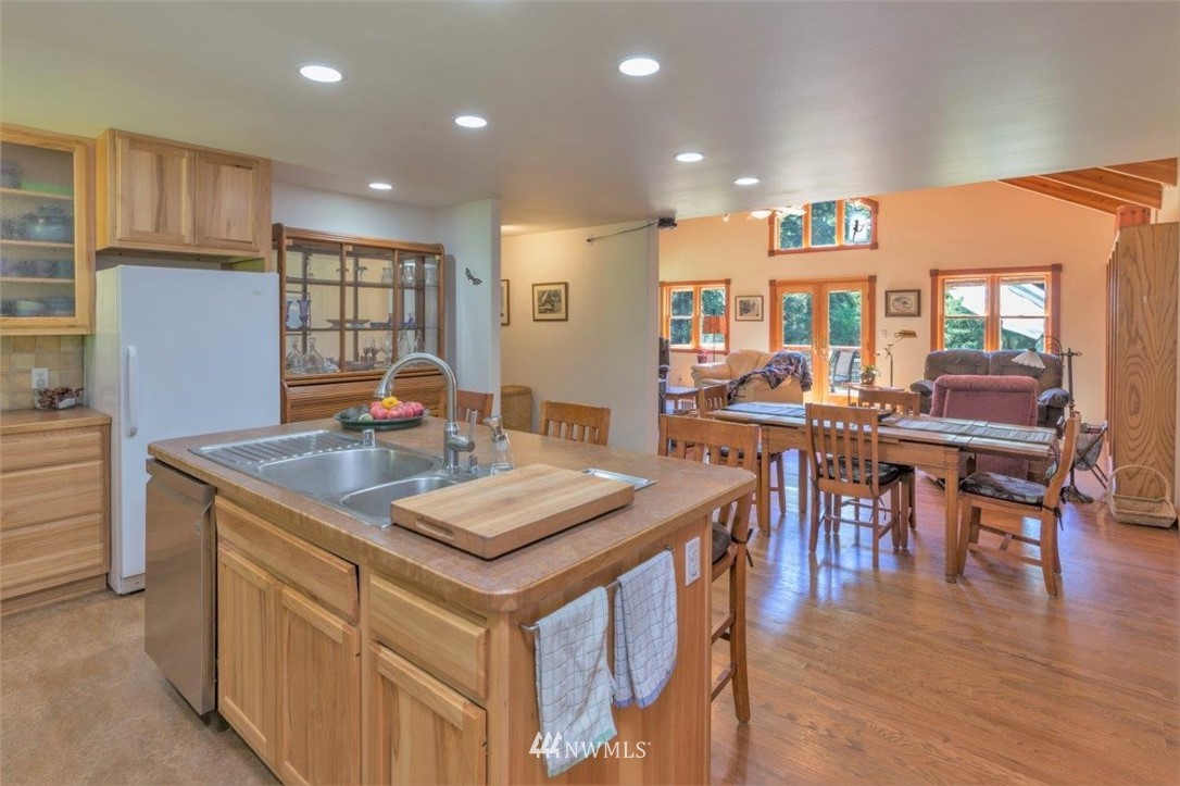 155 East Beach Road Nordland, WA 98358 - Photo 9 of 25 Gallery Image 9