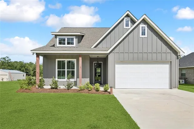 $400,000 | 20240 Fairway Drive, Springfield, LA 70462