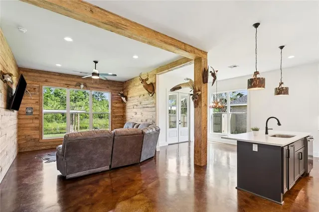 $400,000 | 20240 Fairway Drive, Springfield, LA 70462