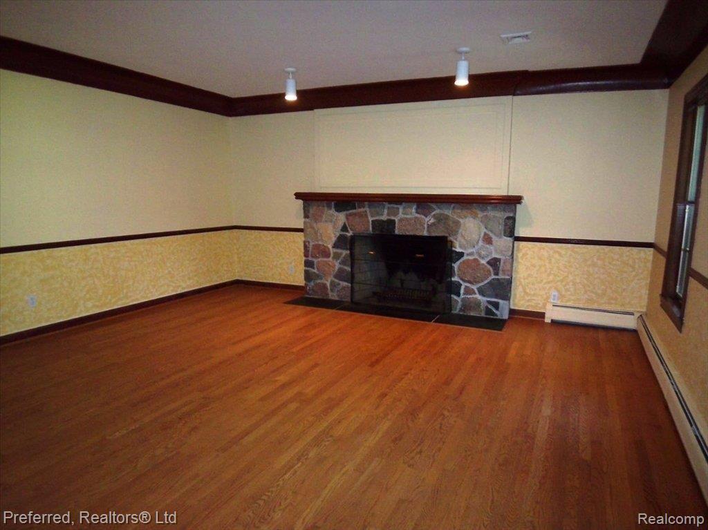 50839 Hanford Road Canton, MI 48187 - Photo 3 of 15 Living