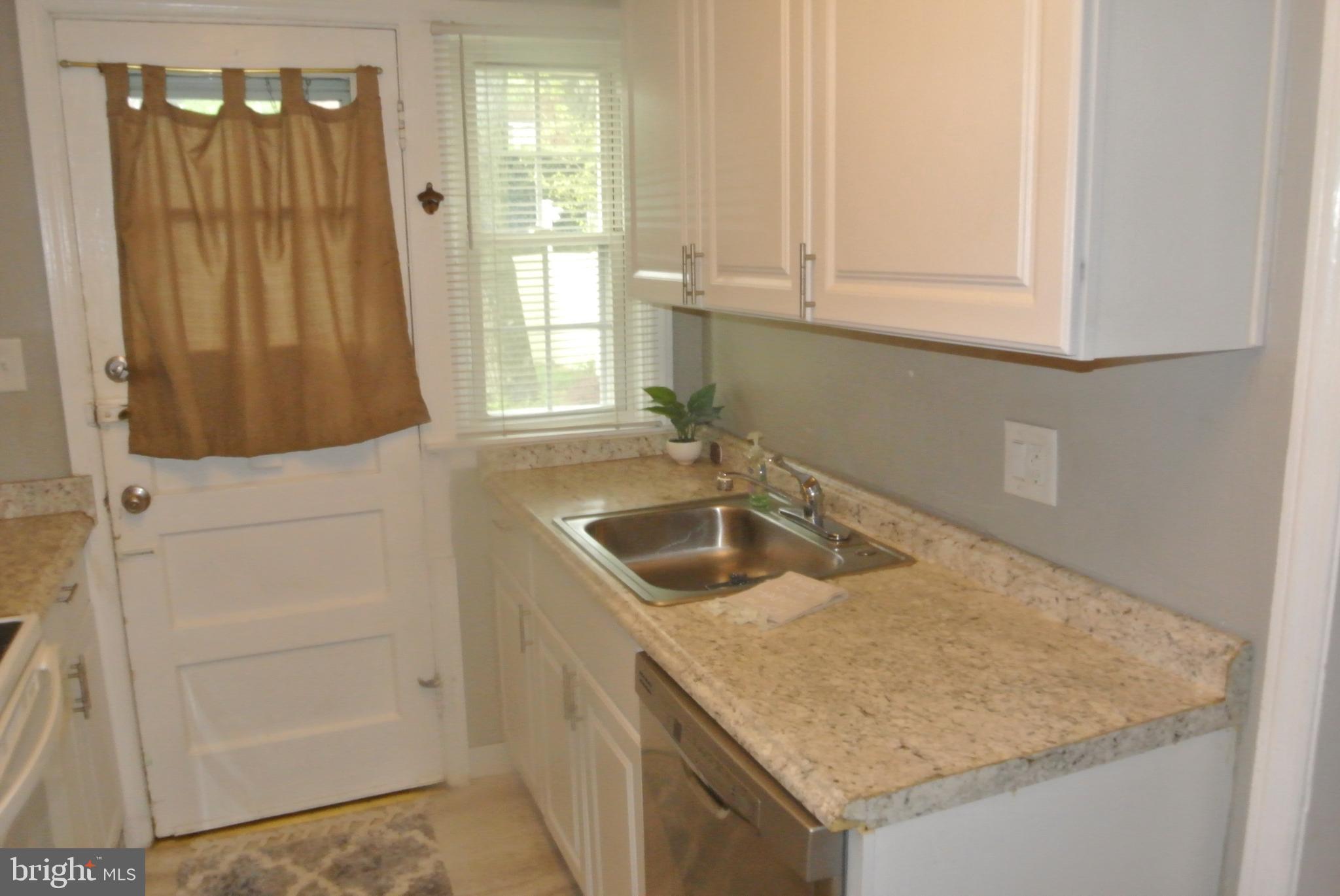 1827 Glen Ridge Road Towson, MD 21286 - Photo 12 of 39 Funstional kitchen area