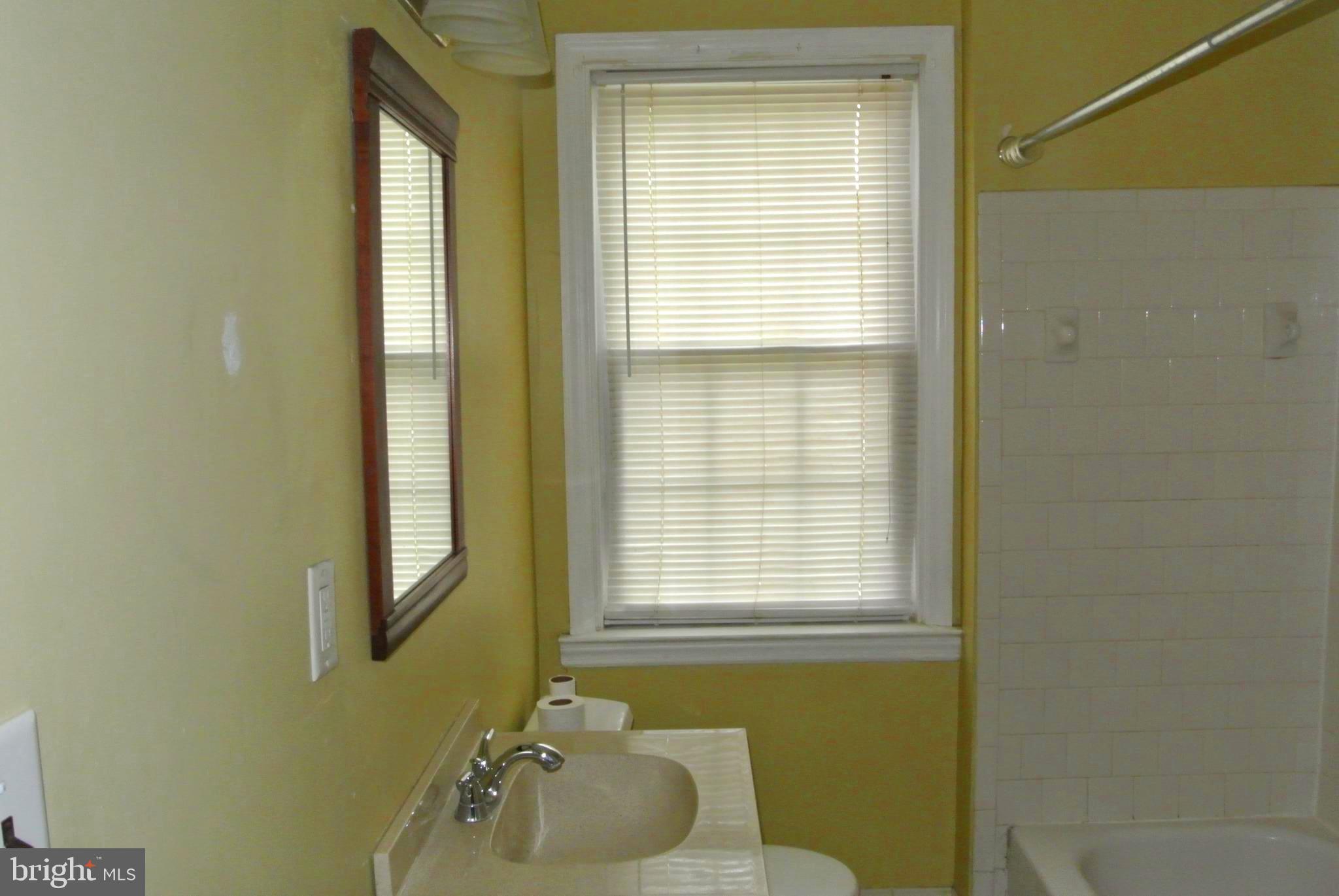 1827 Glen Ridge Road Towson, MD 21286 - Photo 17 of 39 Full bath