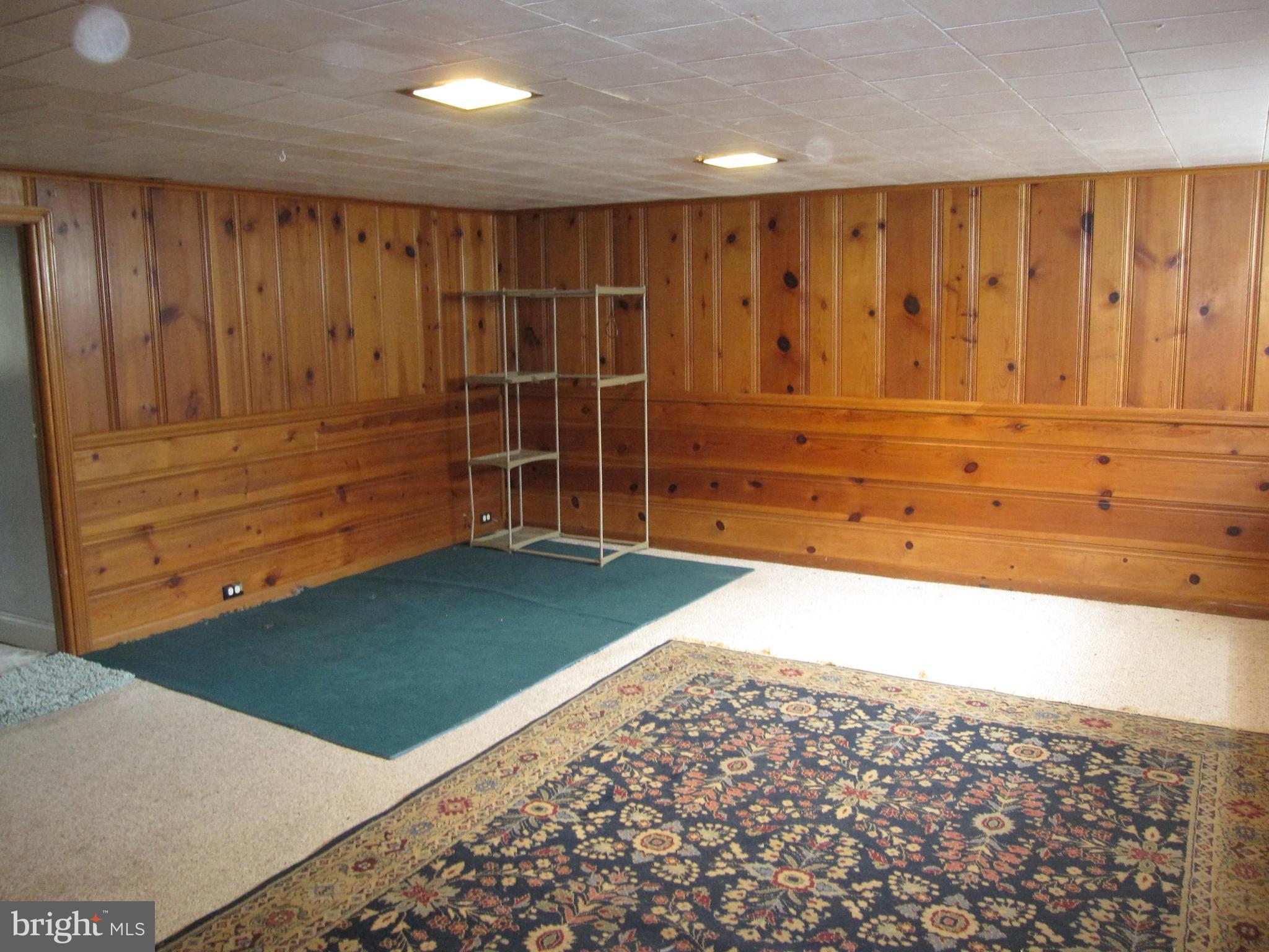 1827 Glen Ridge Road Towson, MD 21286 - Photo 26 of 39 Large rec room